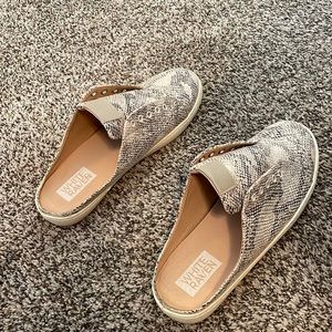 White Raven Size 9 Laceless Sneakers